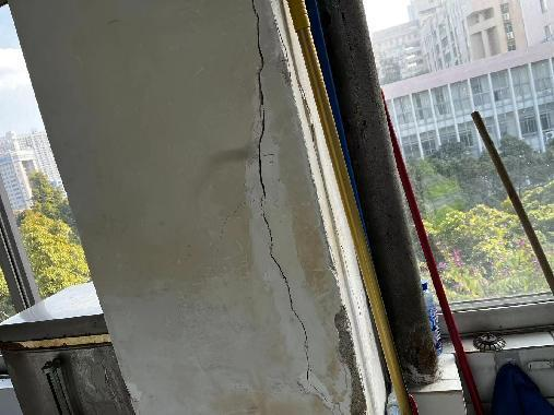 柱开裂.png